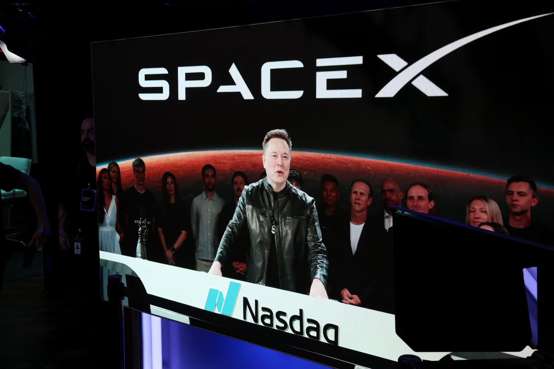 Aksionet e SpaceX shpërthejnë në debutimin në Nasdaq, duke e çuar kompaninë mbi 2 trilionë dollarë në vlerë dhe duke e afruar me Amazon-in.
