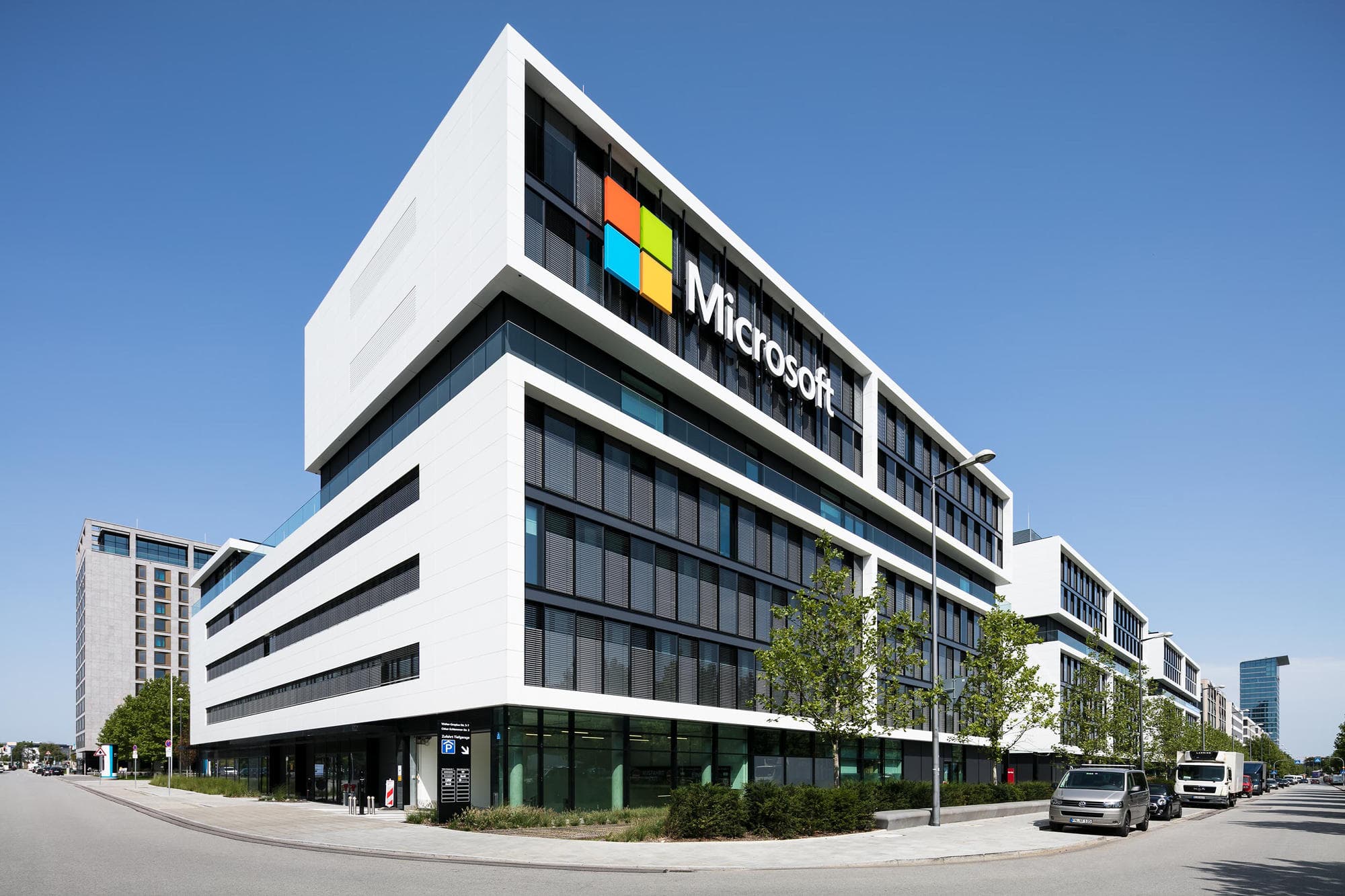 Microsoft kritikohet pasi kërcënoi një studiues sigurie me hetim penal