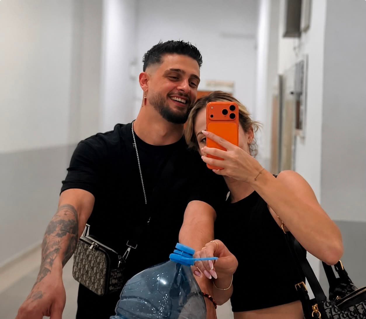 “Morëm edhe plehrat e fqinjëve”, Selin dhe Gimbo bëjnë veprimin e veçantë pas darkës te Greta dhe Onno
