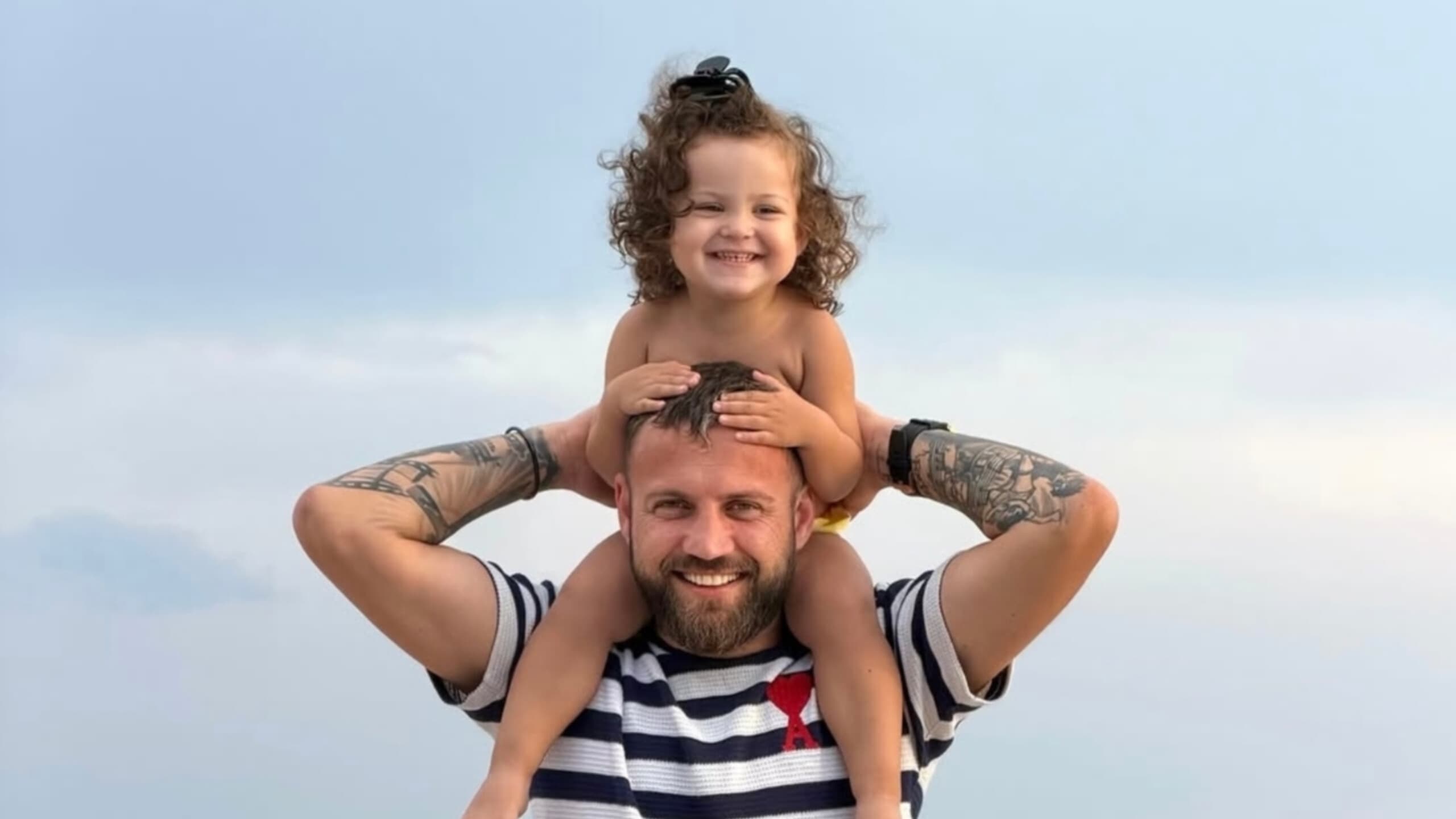 Luiz Ejlli përlot ndjekësit me dedikimin për vajzën e tij: "Ajo do të më kujtojë si baba"