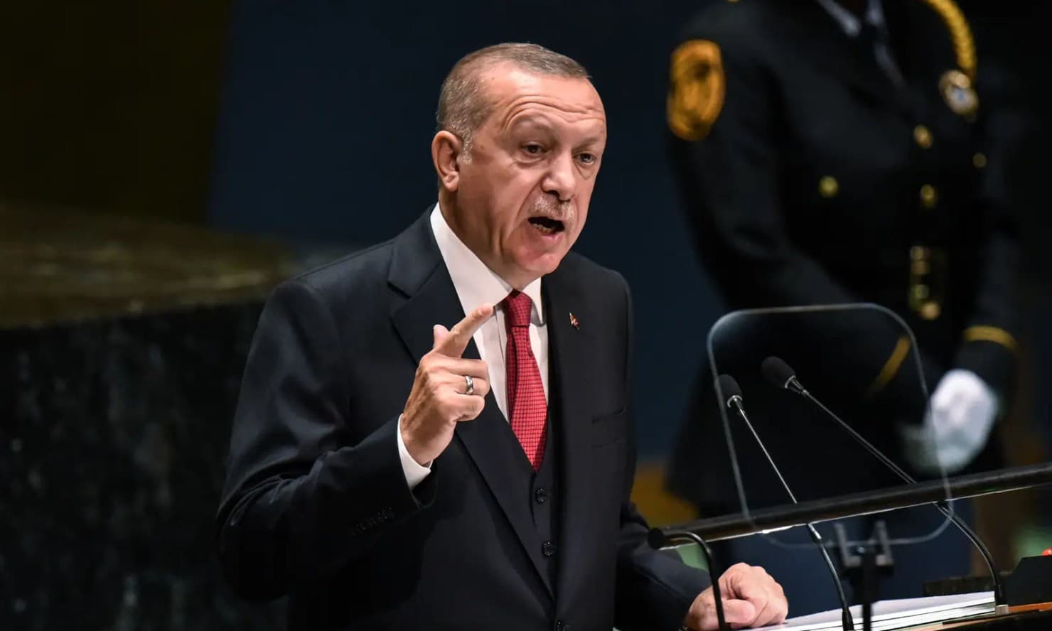 Ofendoi presidentin turk? Komediani turk përballet me katër vjet burg pas Stand Up-it të tij